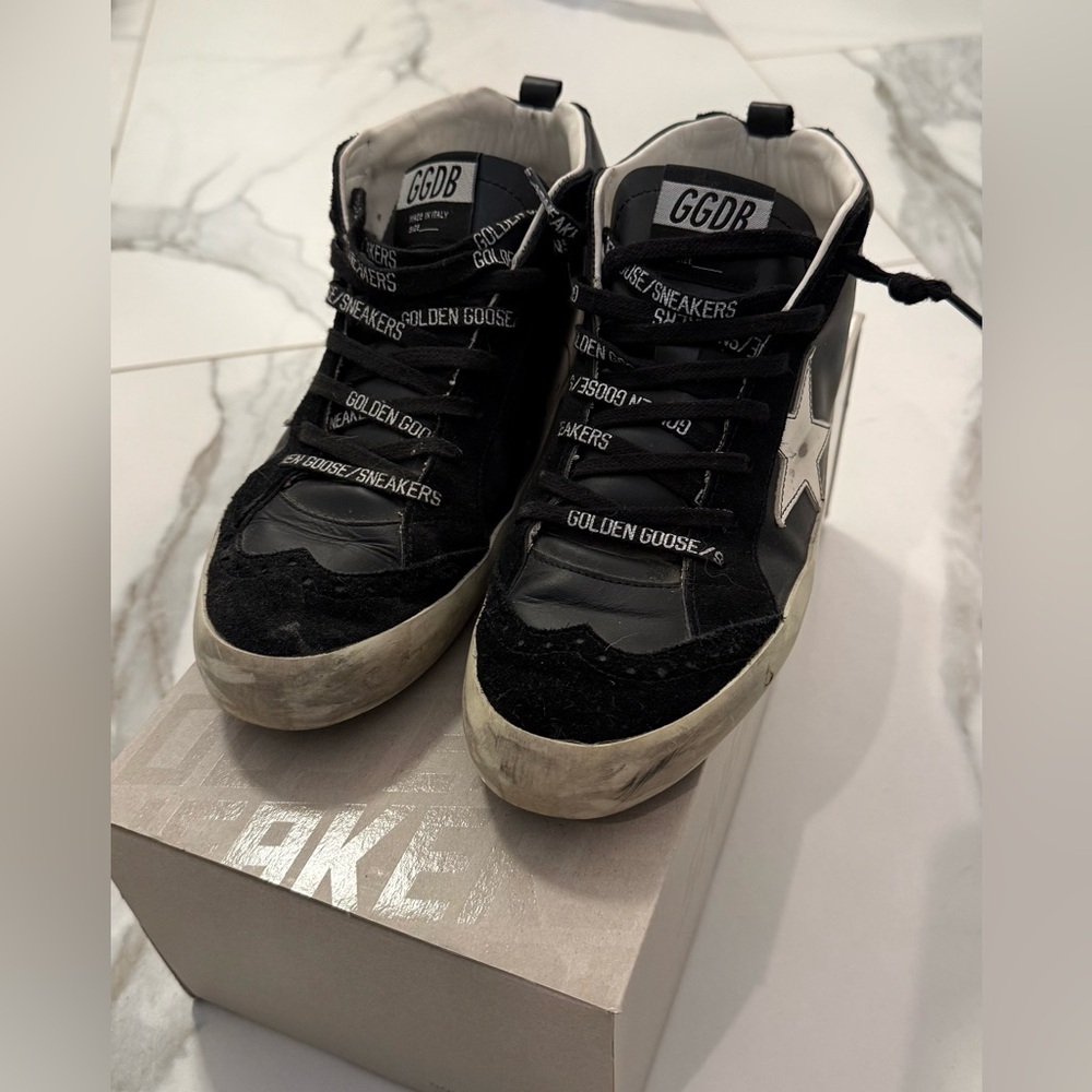 Golden Goose Black and White Mid Star Classic